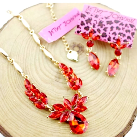 Gold plated red crystal flower necklace earrings set - Picture 9 of 9